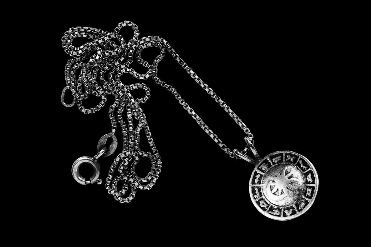 Bijoux astrologiques pour homme : quelles sont les tendances ?