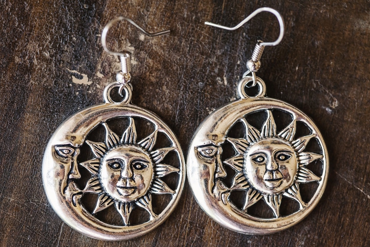 Les bijoux des signes astrologiques : où peut-on en trouver ?